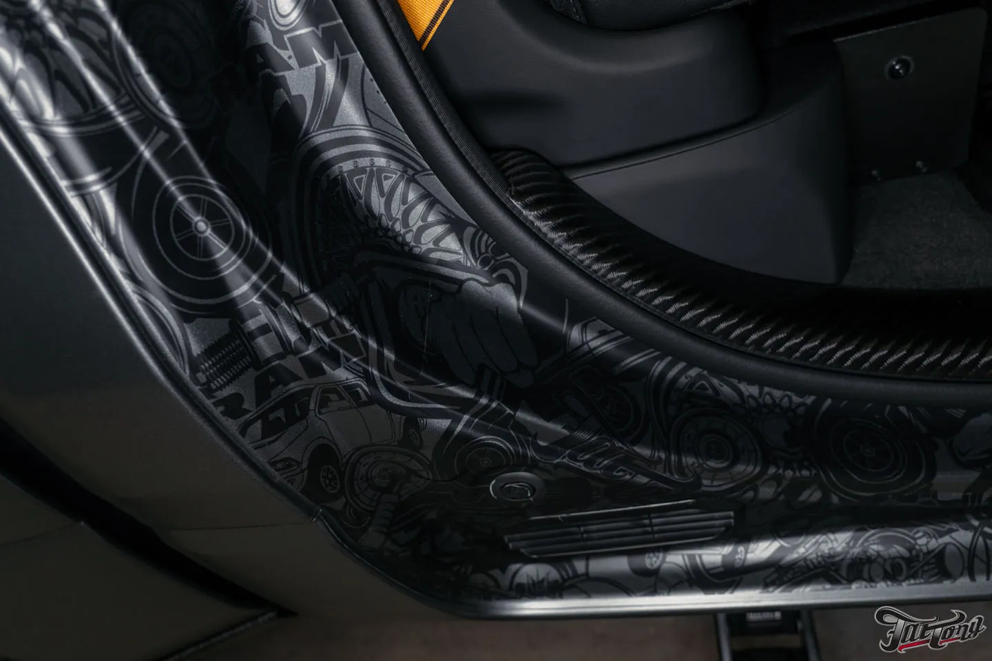 Что мы сделали с RAM TRX Hennessey Mammoth 1000?! Часть 1: автомобиль до начала работ, оклейка винилом и полиуретаном, татуировки в проемах
